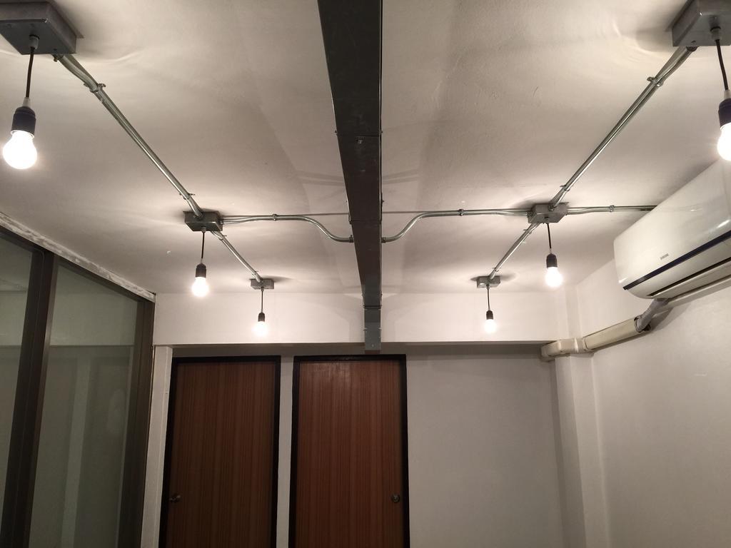 42 Guest House Бангкок Экстерьер фото