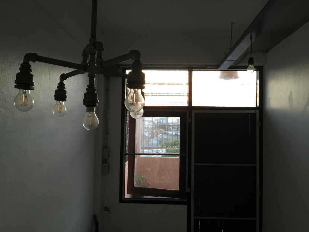 42 Guest House Бангкок Экстерьер фото